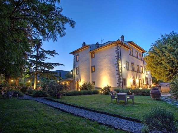 casa indipendente in vendita a Cortona