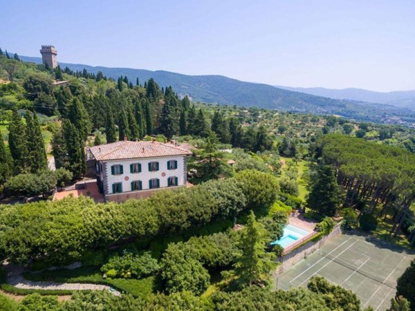 casa indipendente in vendita a Cortona