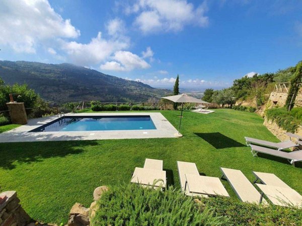 casa indipendente in vendita a Cortona in zona Casale