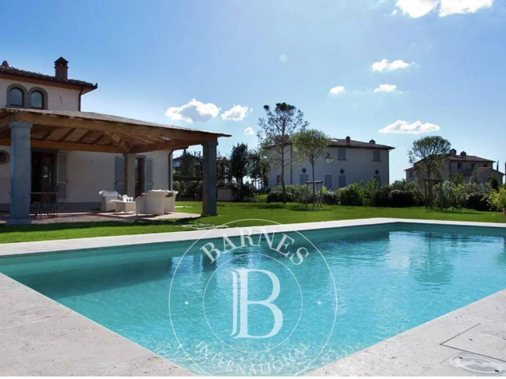 esavano in vendita a Cortona in zona Fratta