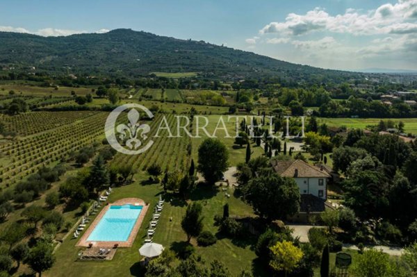villa in vendita a Cortona in zona Camucia