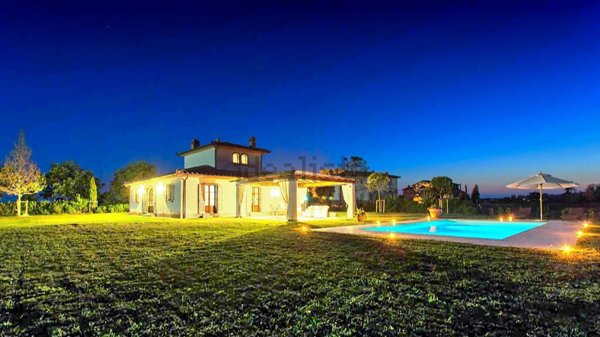 casa indipendente in vendita a Cortona