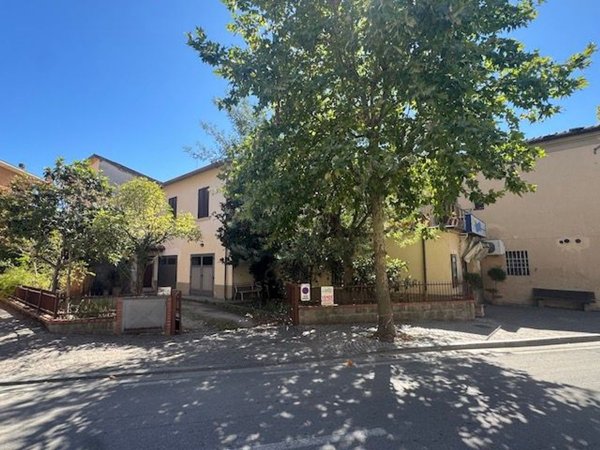 casale in vendita a Cortona in zona Camucia