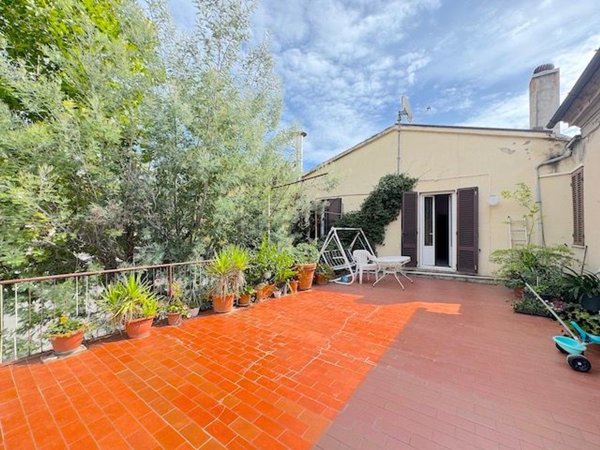 casale in vendita a Cortona in zona Camucia