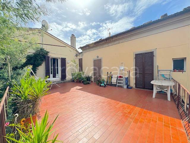 casale in vendita a Cortona in zona Camucia