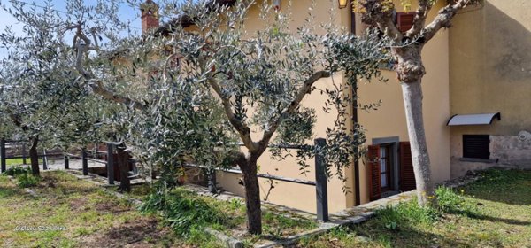 casa indipendente in vendita a Cortona in zona Terontola