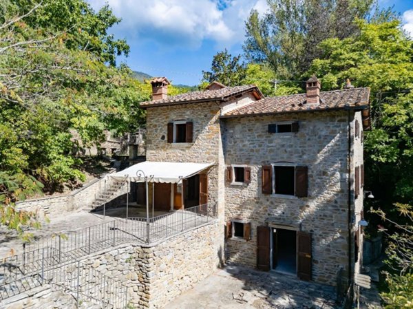 casa indipendente in vendita a Cortona