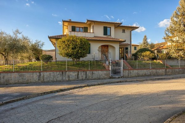 casa indipendente in vendita a Cortona in zona Pergo