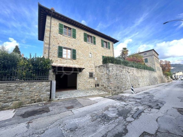casa indipendente in vendita a Cortona in zona Camucia