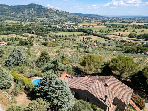 casa indipendente in vendita a Cortona in zona Camucia