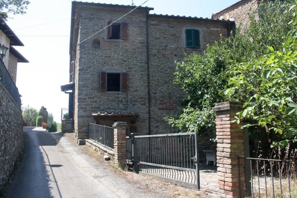 casa indipendente in vendita a Cortona