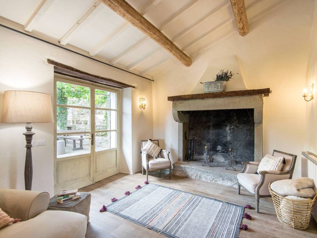 casa indipendente in vendita a Cortona in zona Pierle