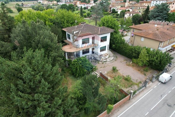 casa indipendente in vendita a Cortona in zona Mercatale