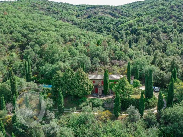 casa indipendente in vendita a Cortona