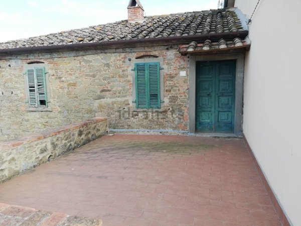 casa indipendente in vendita a Cortona in zona Camucia