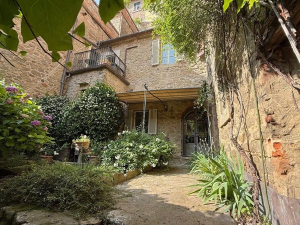 casa indipendente in vendita a Cortona