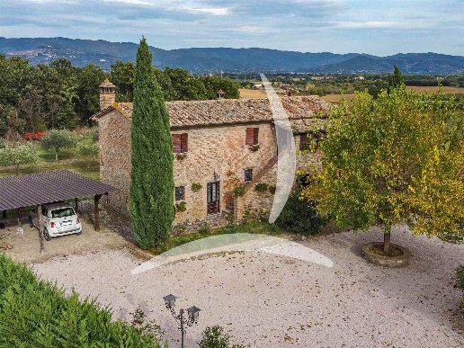 casa indipendente in vendita a Cortona