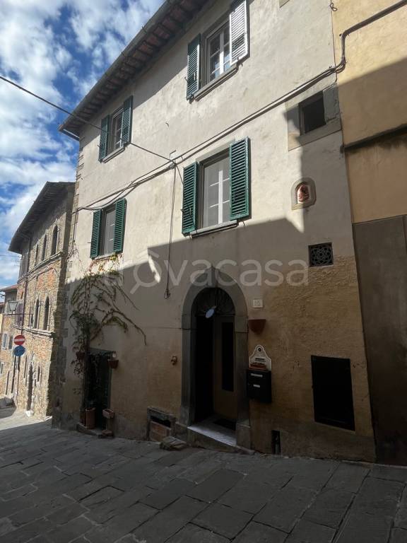 casa indipendente in vendita a Cortona