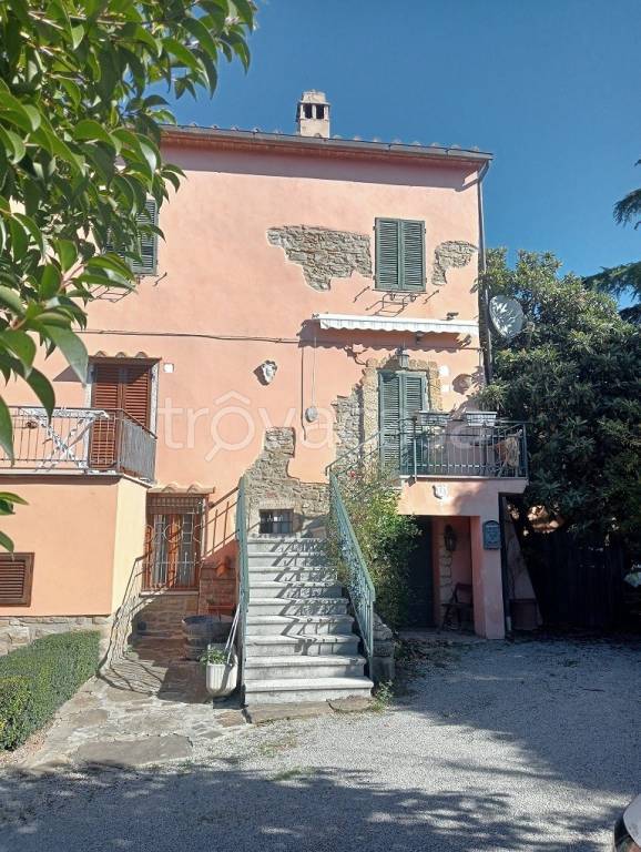 casa indipendente in vendita a Cortona in zona Pergo