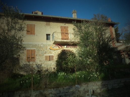 casa indipendente in vendita a Cortona in zona Camucia