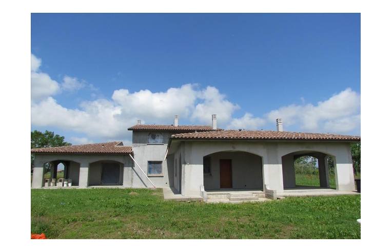 casa indipendente in vendita a Cortona