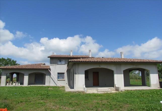 casa indipendente in vendita a Cortona