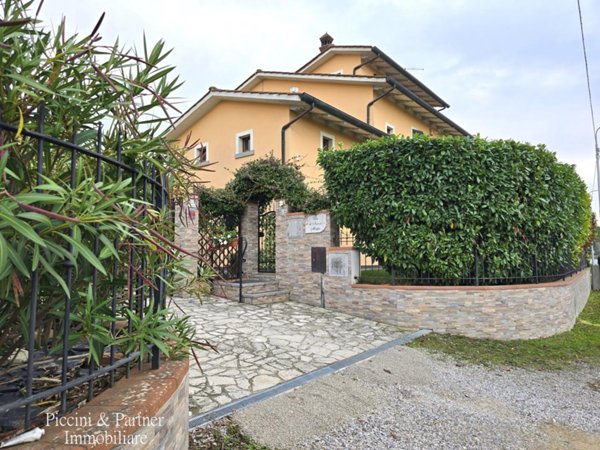 casa indipendente in vendita a Cortona in zona Monsigliolo