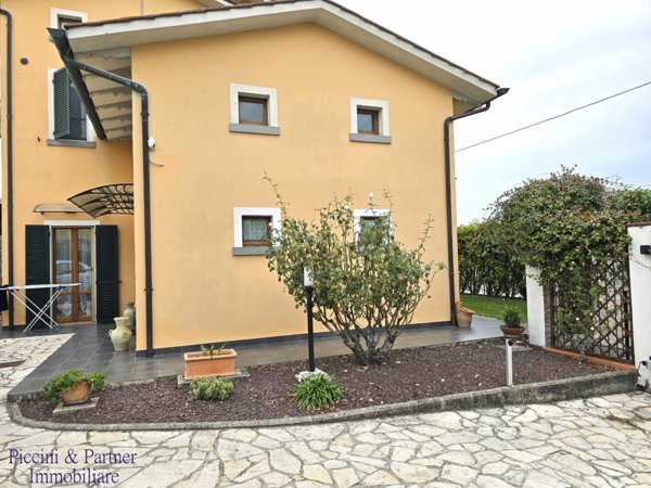 casa indipendente in vendita a Cortona in zona Monsigliolo