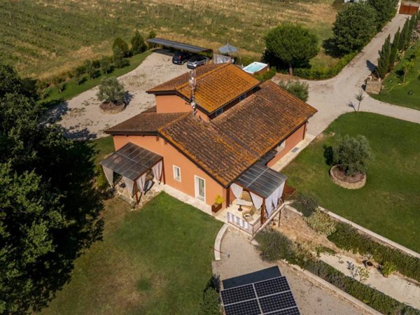 casa indipendente in vendita a Cortona in zona Casale