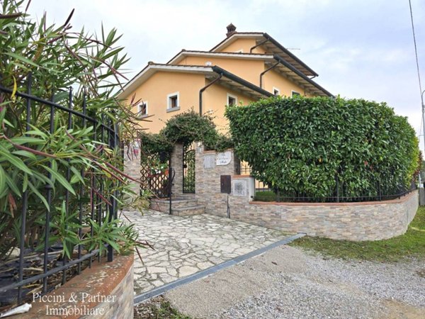 casa indipendente in vendita a Cortona in zona Monsigliolo