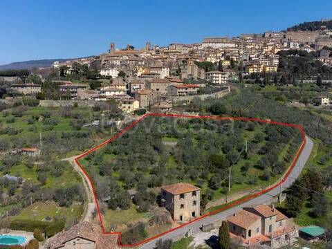 casa indipendente in vendita a Cortona
