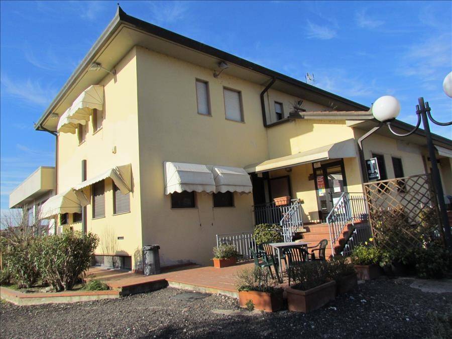 negozio in vendita a Cortona in zona Terontola