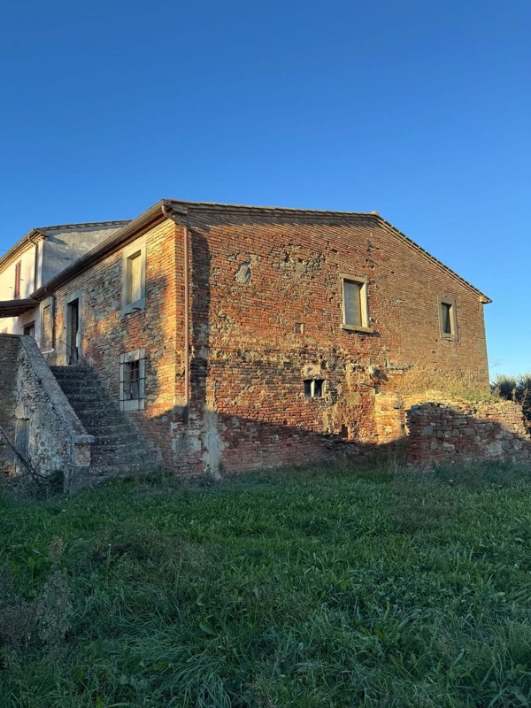 casa indipendente in vendita a Cortona