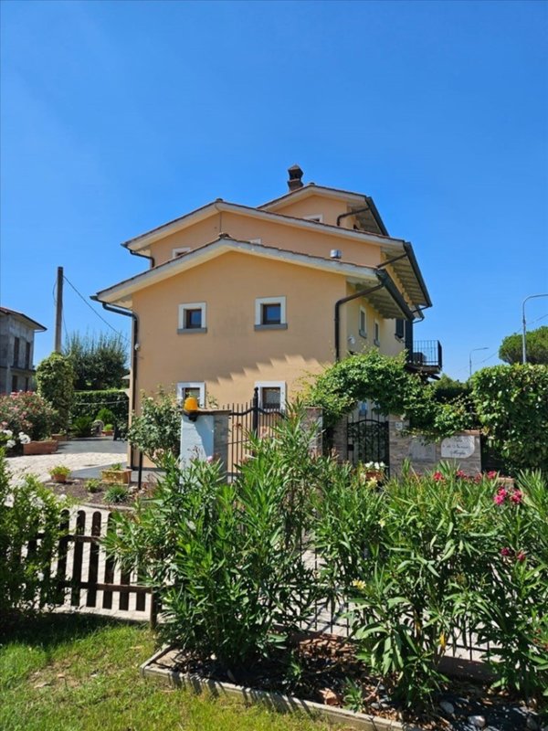 casa indipendente in vendita a Cortona in zona Monsigliolo