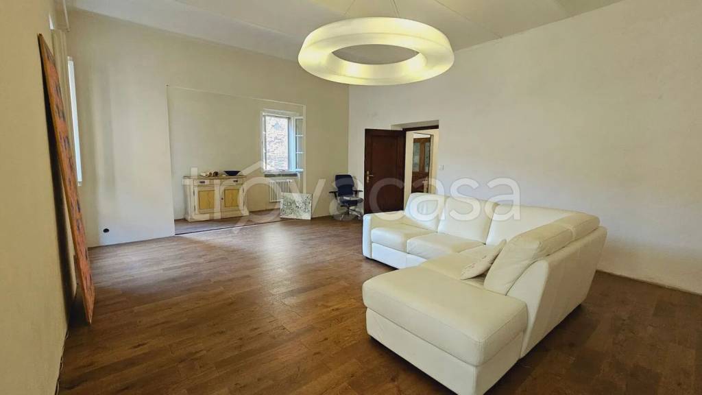 casa indipendente in vendita a Cortona