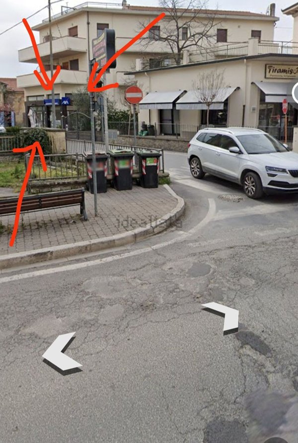 locale commerciale in vendita a Cortona