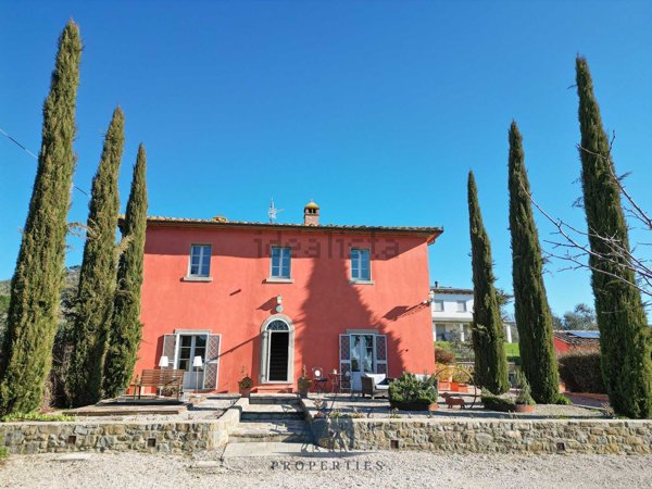 casa indipendente in vendita a Cortona