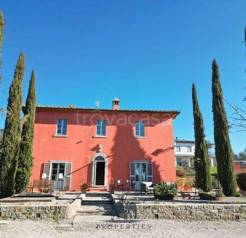 casa indipendente in vendita a Cortona