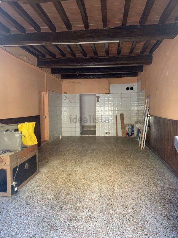 locale commerciale in vendita a Cortona in zona Camucia