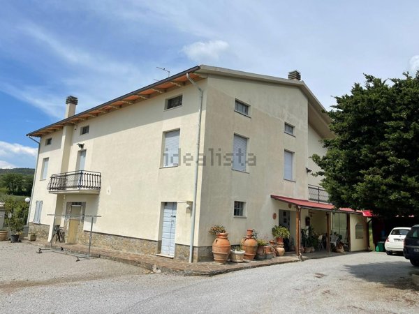 casa indipendente in vendita a Cortona in zona Terontola