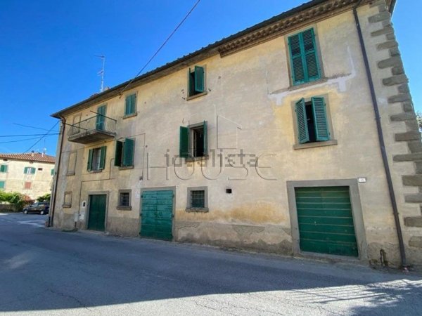 casa indipendente in vendita a Cortona