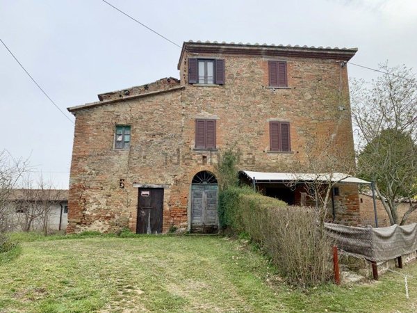 pentavano in vendita a Cortona in zona Pietraia