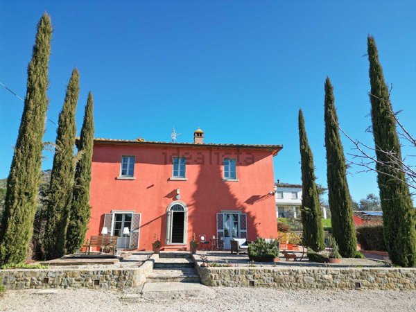 casa indipendente in vendita a Cortona