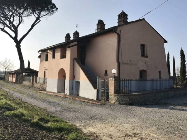 casa indipendente in vendita a Cortona in zona Camucia
