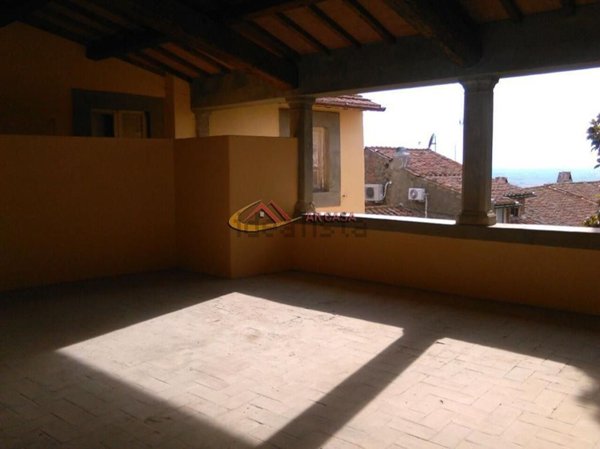 casa indipendente in vendita a Cortona