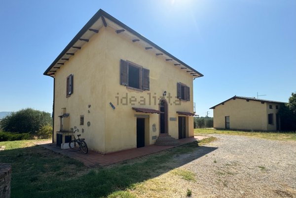 casa indipendente in vendita a Cortona