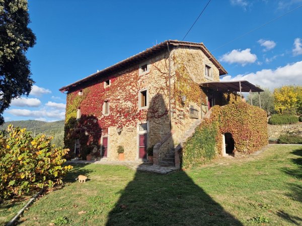 casa indipendente in vendita a Cortona
