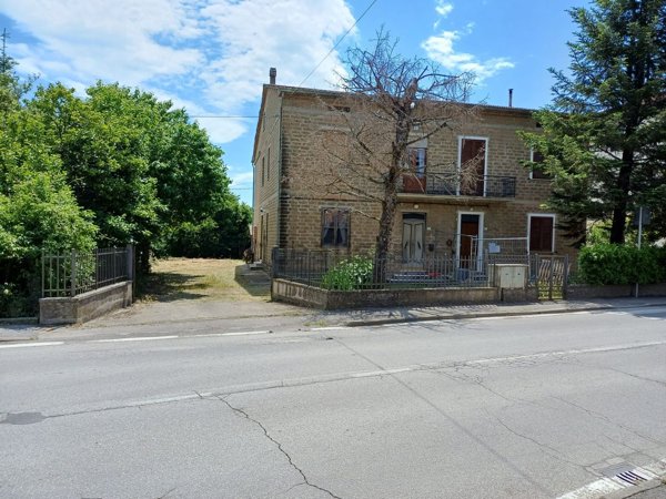 casa indipendente in vendita a Cortona in zona Camucia