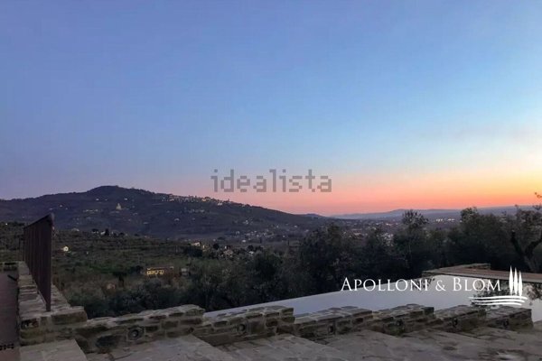 casa indipendente in vendita a Cortona