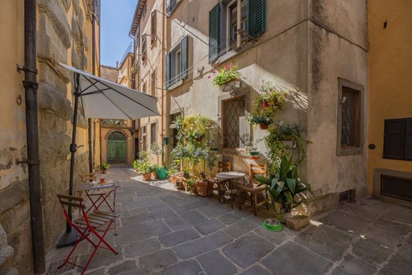 casa indipendente in vendita a Cortona